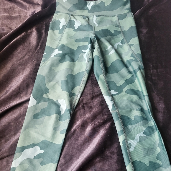 Old navy girls size 10-12 camouflage leggings - Picture 2 of 7